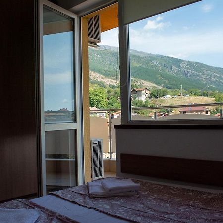 Central Apartment Mountain View Karlovo Bagian luar foto