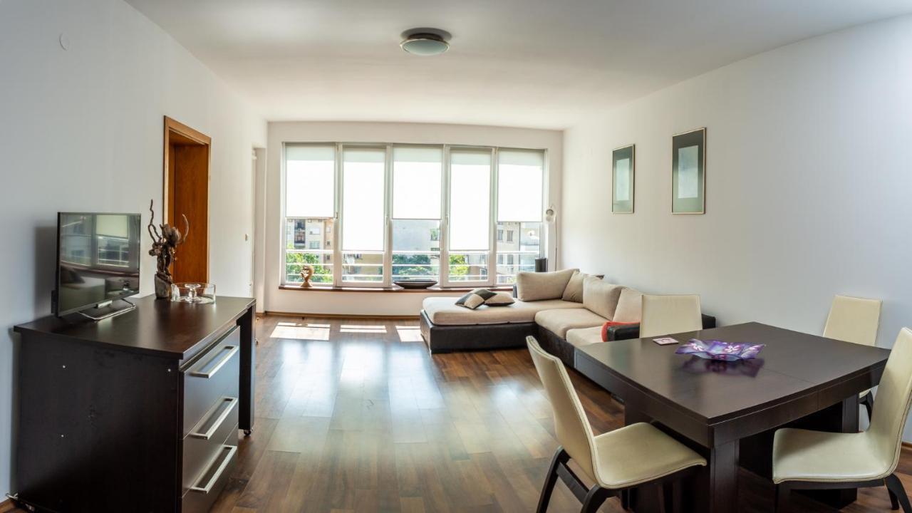 Central Apartment Mountain View Karlovo Bagian luar foto