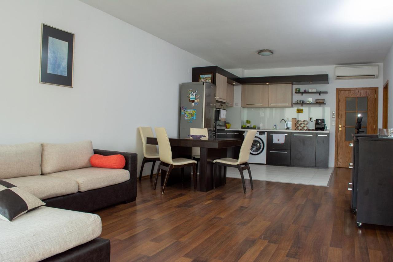 Central Apartment Mountain View Karlovo Bagian luar foto